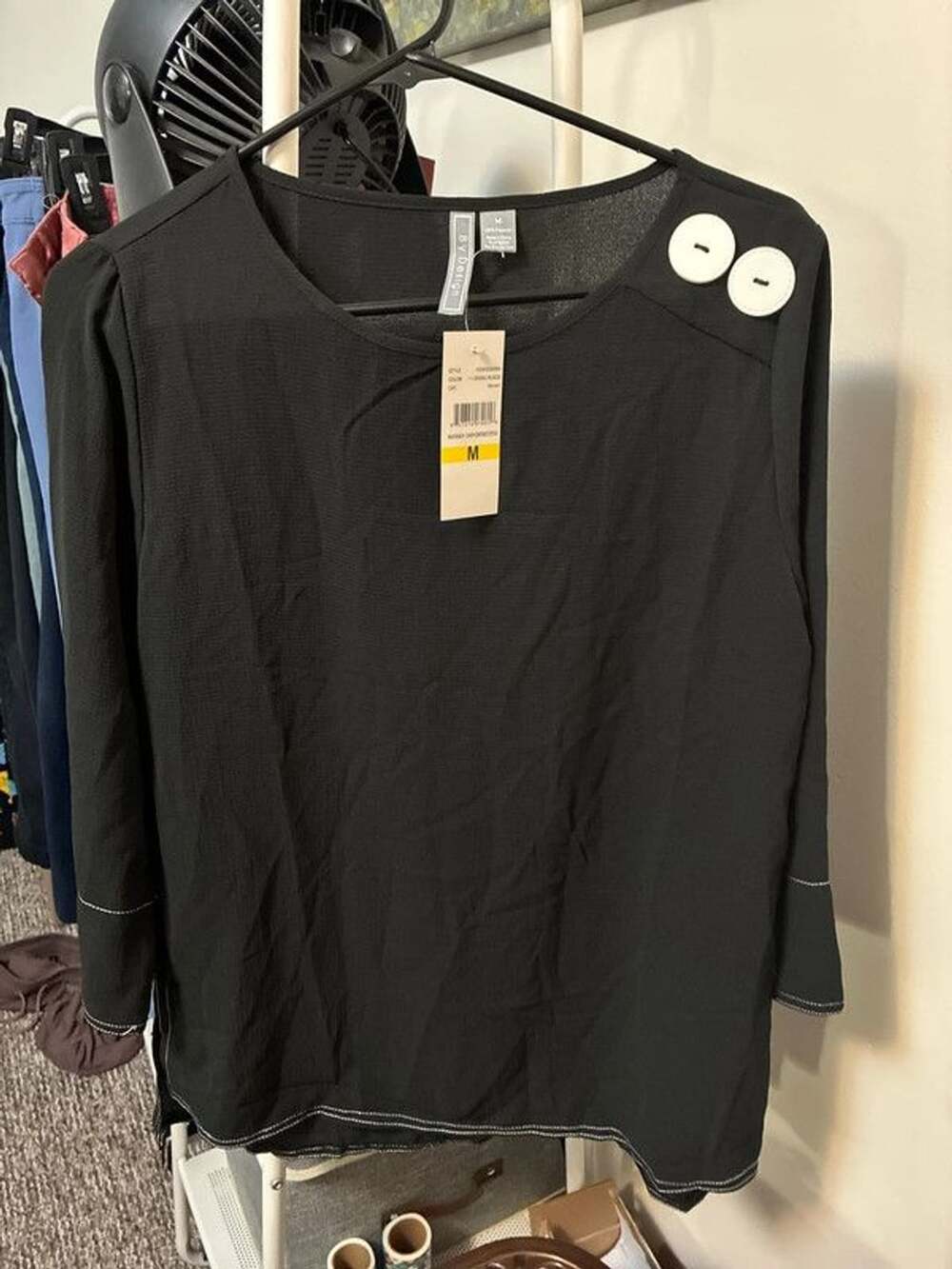 Women’s nwt by design black blouse white detail sz medium